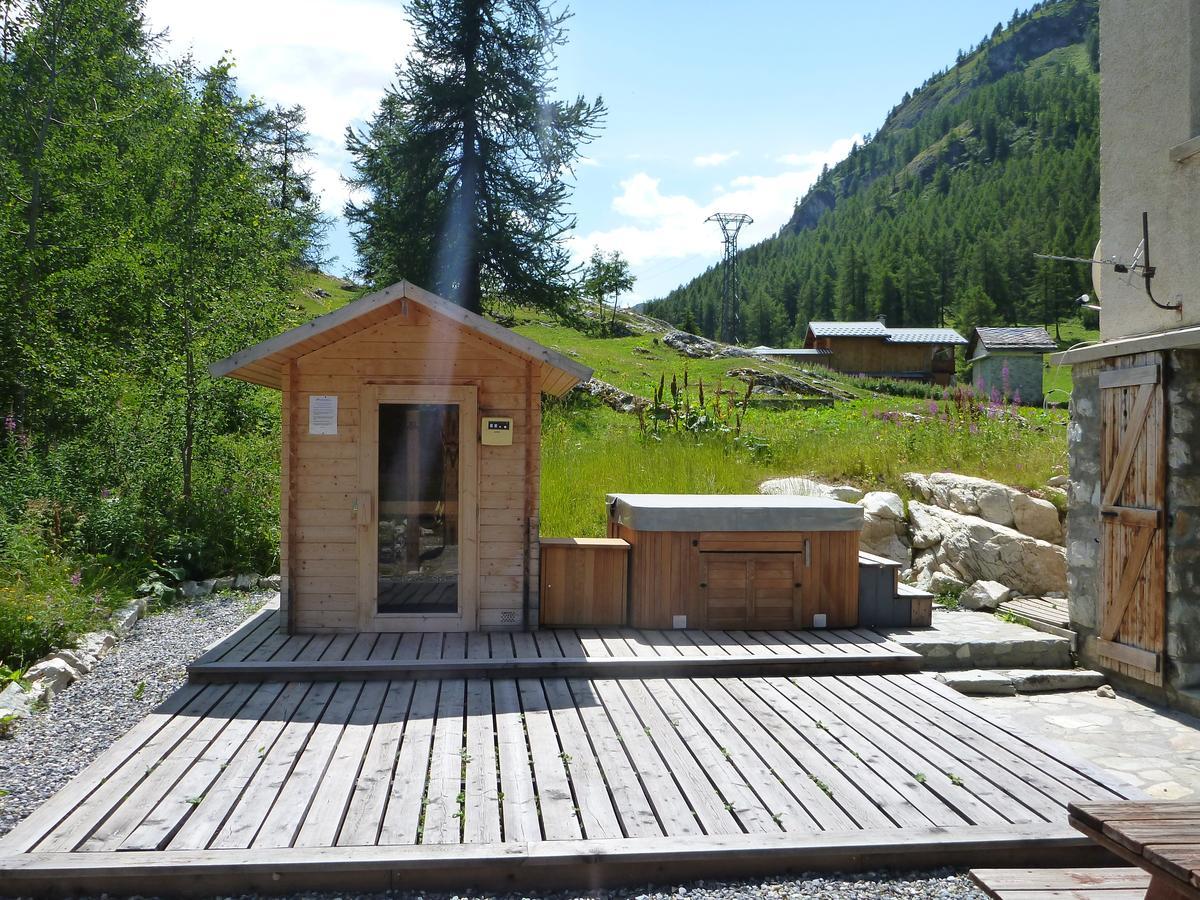 Chalet Les Melezes Bed & Breakfast Tignes Bagian luar foto